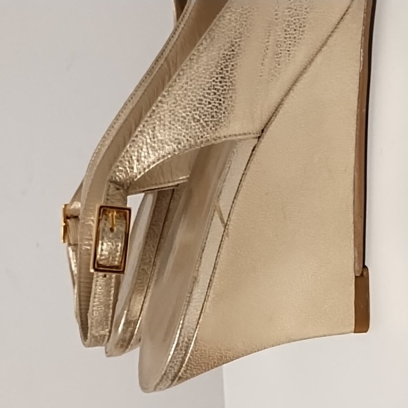 Stuart Weitzman Gold Slingback Wedge Heel - Picture 5 of 9
